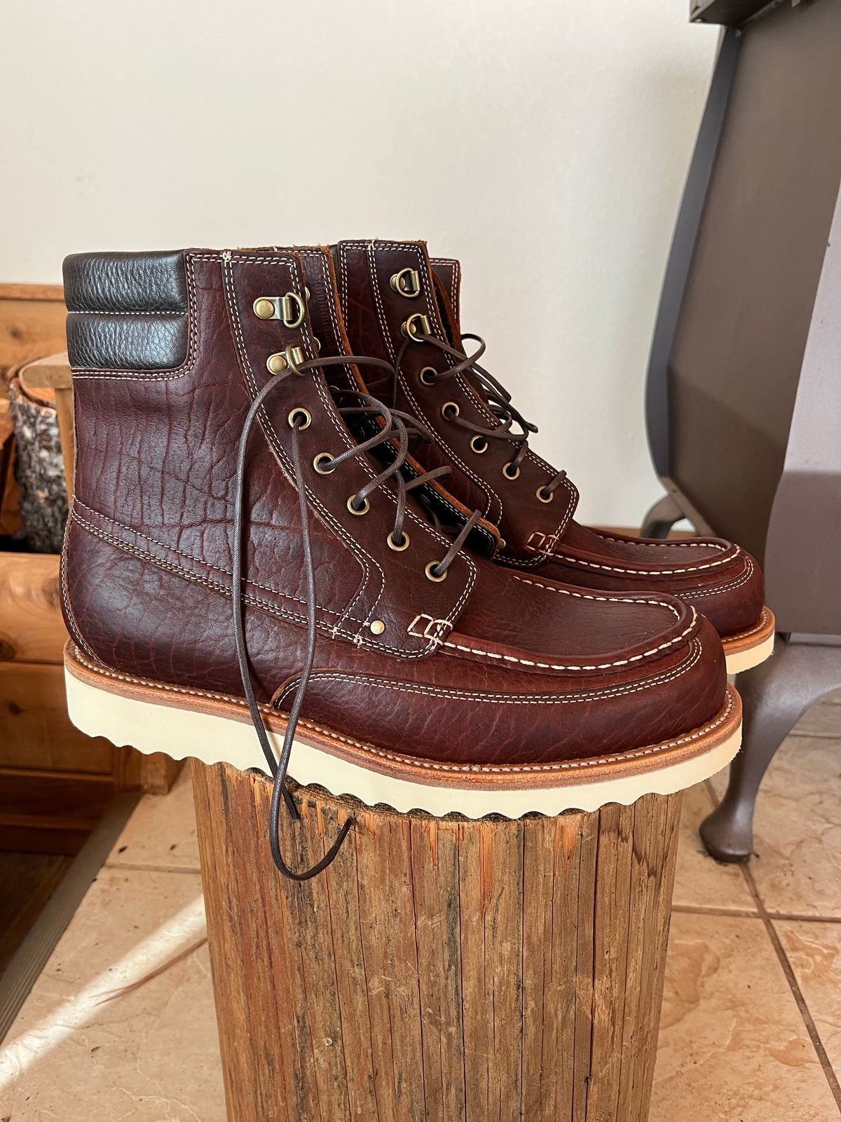 Photo by daftdonald on October 5, 2022 of the Grant Stone Field Boot in Seidel Walnut Bison.