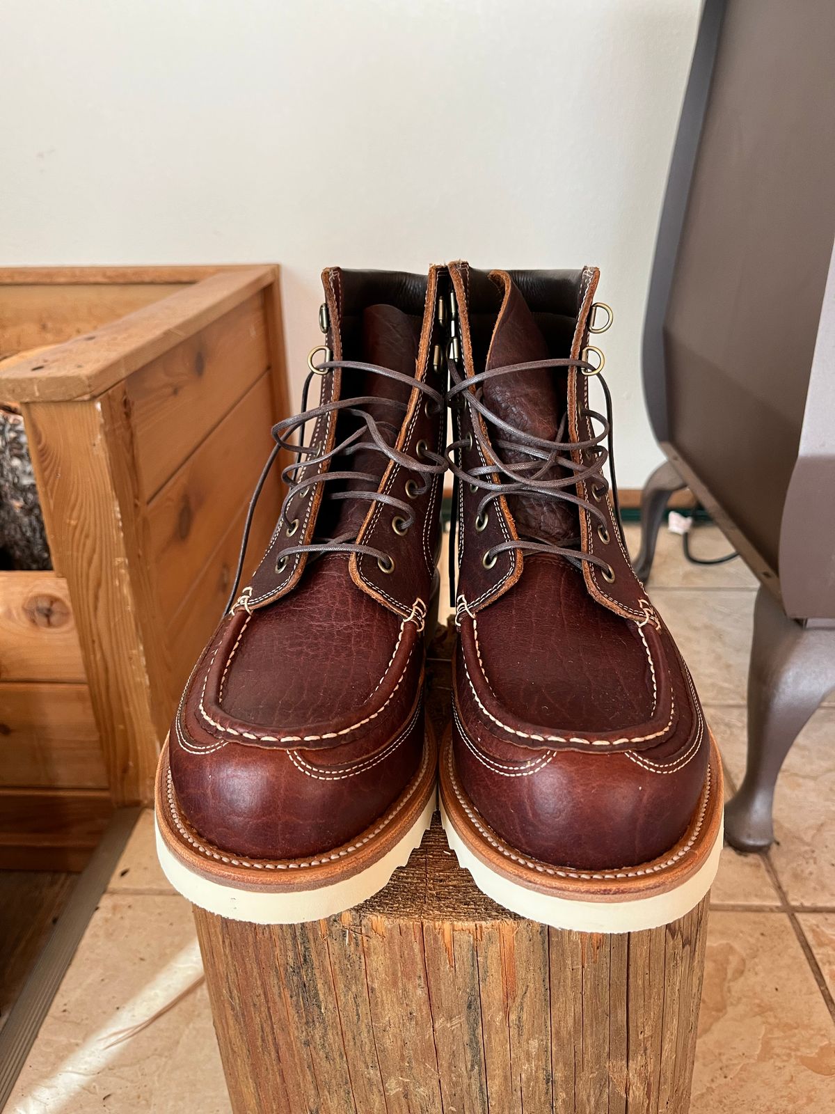 Photo by daftdonald on October 5, 2022 of the Grant Stone Field Boot in Seidel Walnut Bison.
