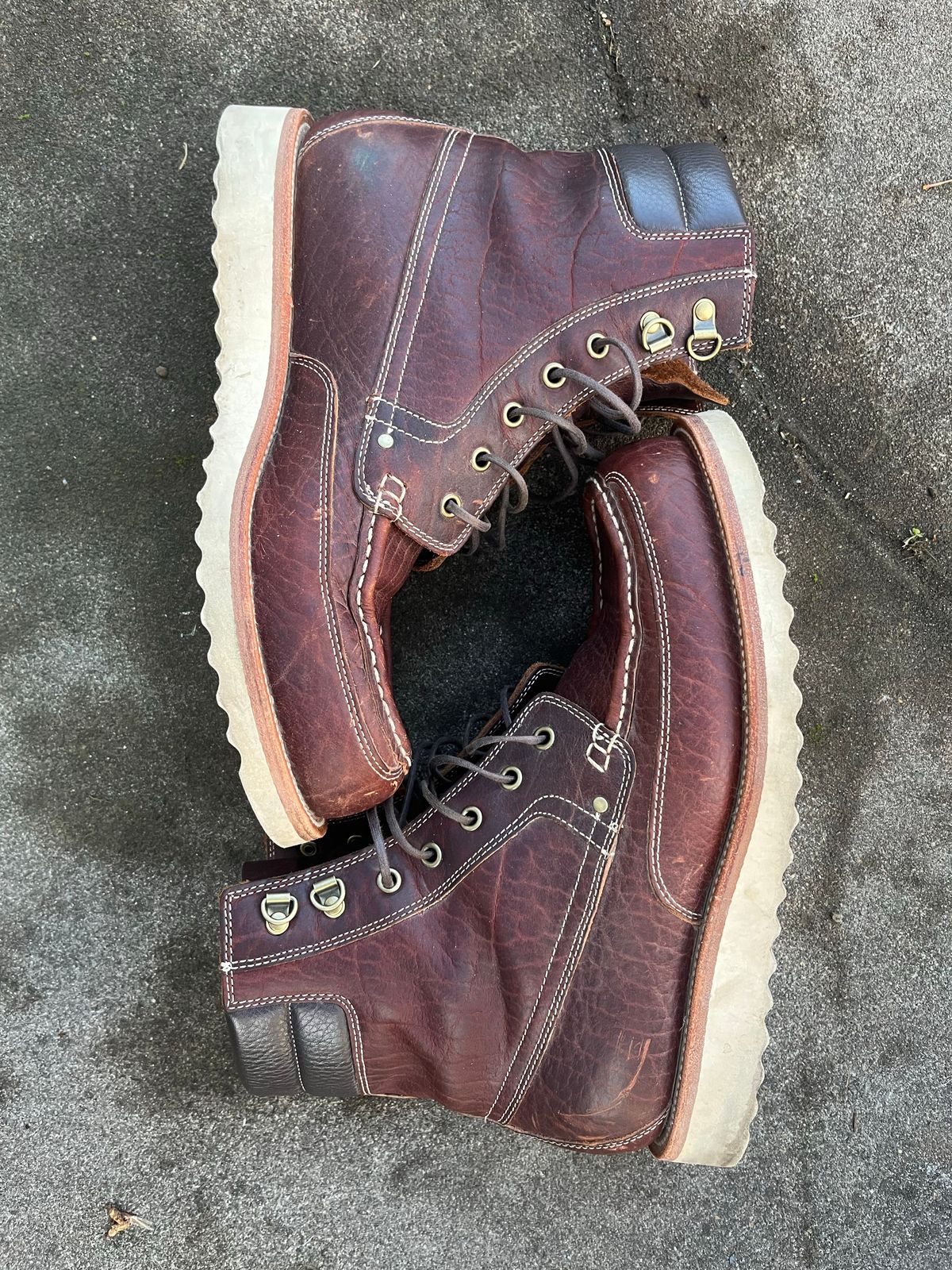 Photo by daftdonald on November 6, 2022 of the Grant Stone Field Boot in Seidel Walnut Bison.