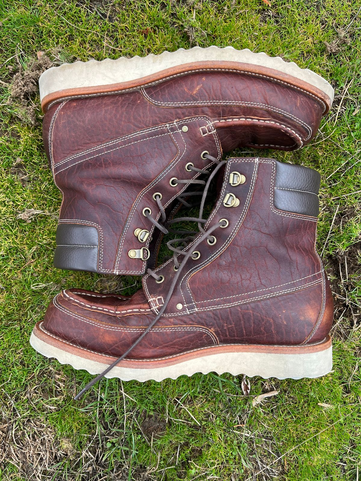 Photo by daftdonald on January 6, 2023 of the Grant Stone Field Boot in Seidel Walnut Bison.