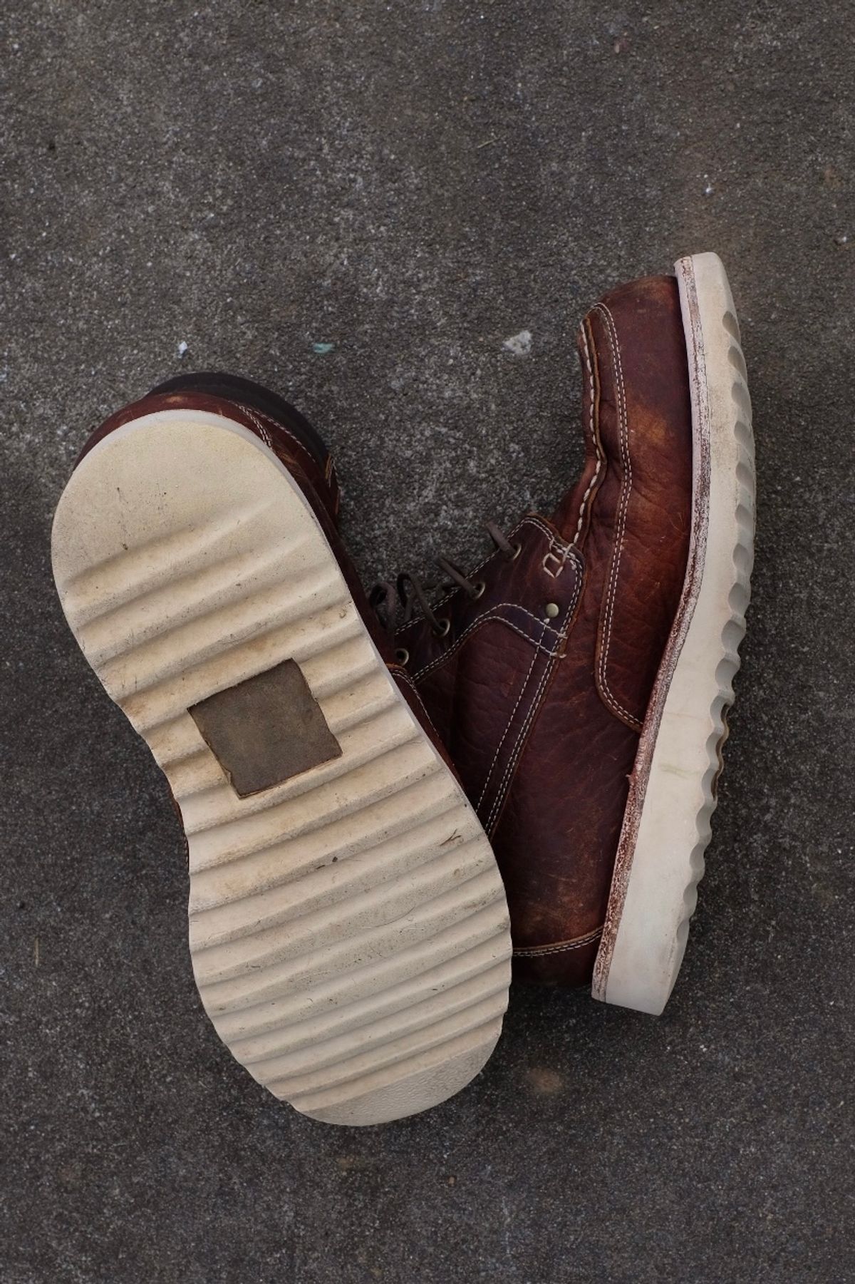 Photo by daftdonald on April 6, 2023 of the Grant Stone Field Boot in Seidel Walnut Bison.