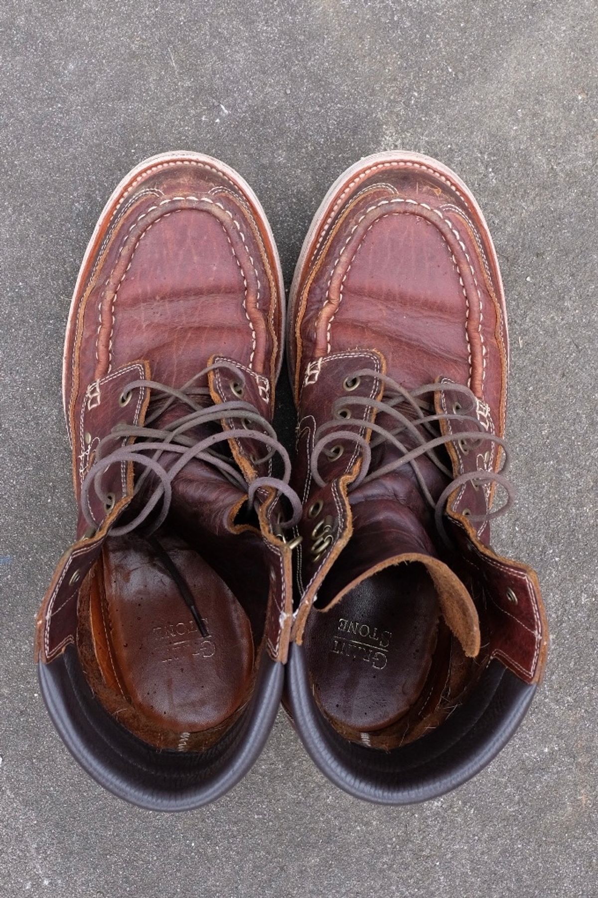 Photo by daftdonald on April 6, 2023 of the Grant Stone Field Boot in Seidel Walnut Bison.