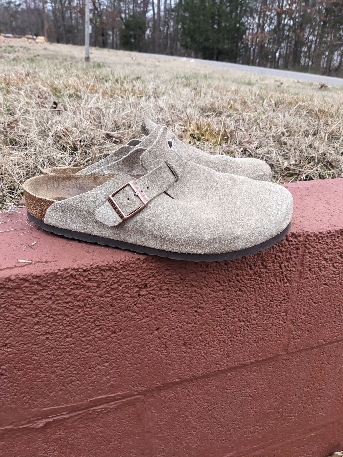 Photo by Lazy_Spread on February 4, 2024 of the Birkenstock Boston in Taupe Suede.