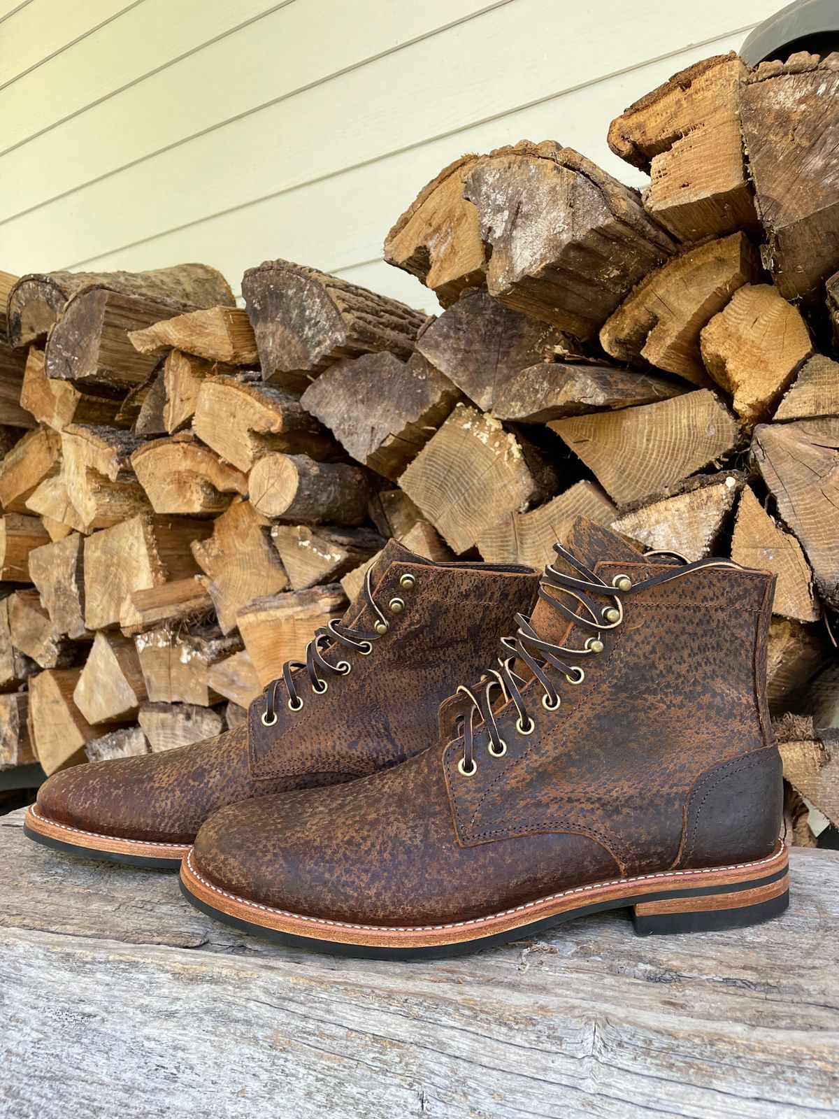 Photo by Lazy_Spread on October 5, 2022 of the Oak Street Bootmakers Trench Boot in Dark Waxy Wild Boar.