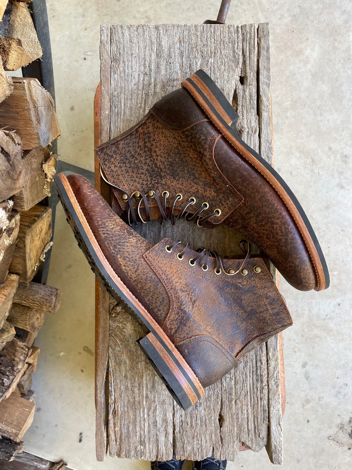 Photo by Lazy_Spread on October 5, 2022 of the Oak Street Bootmakers Trench Boot in Dark Waxy Wild Boar.