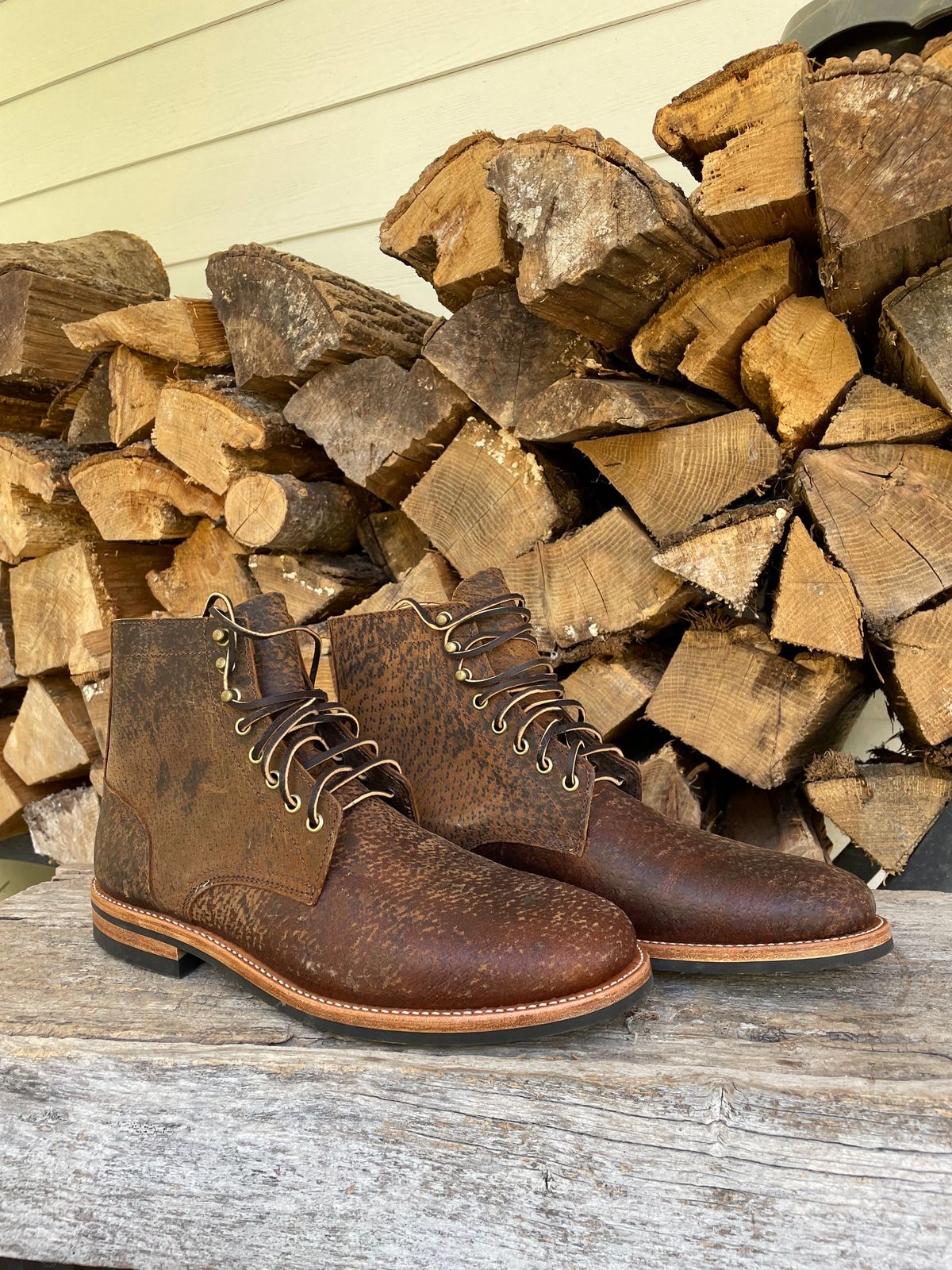 Photo by Lazy_Spread on October 5, 2022 of the Oak Street Bootmakers Trench Boot in Dark Waxy Wild Boar.