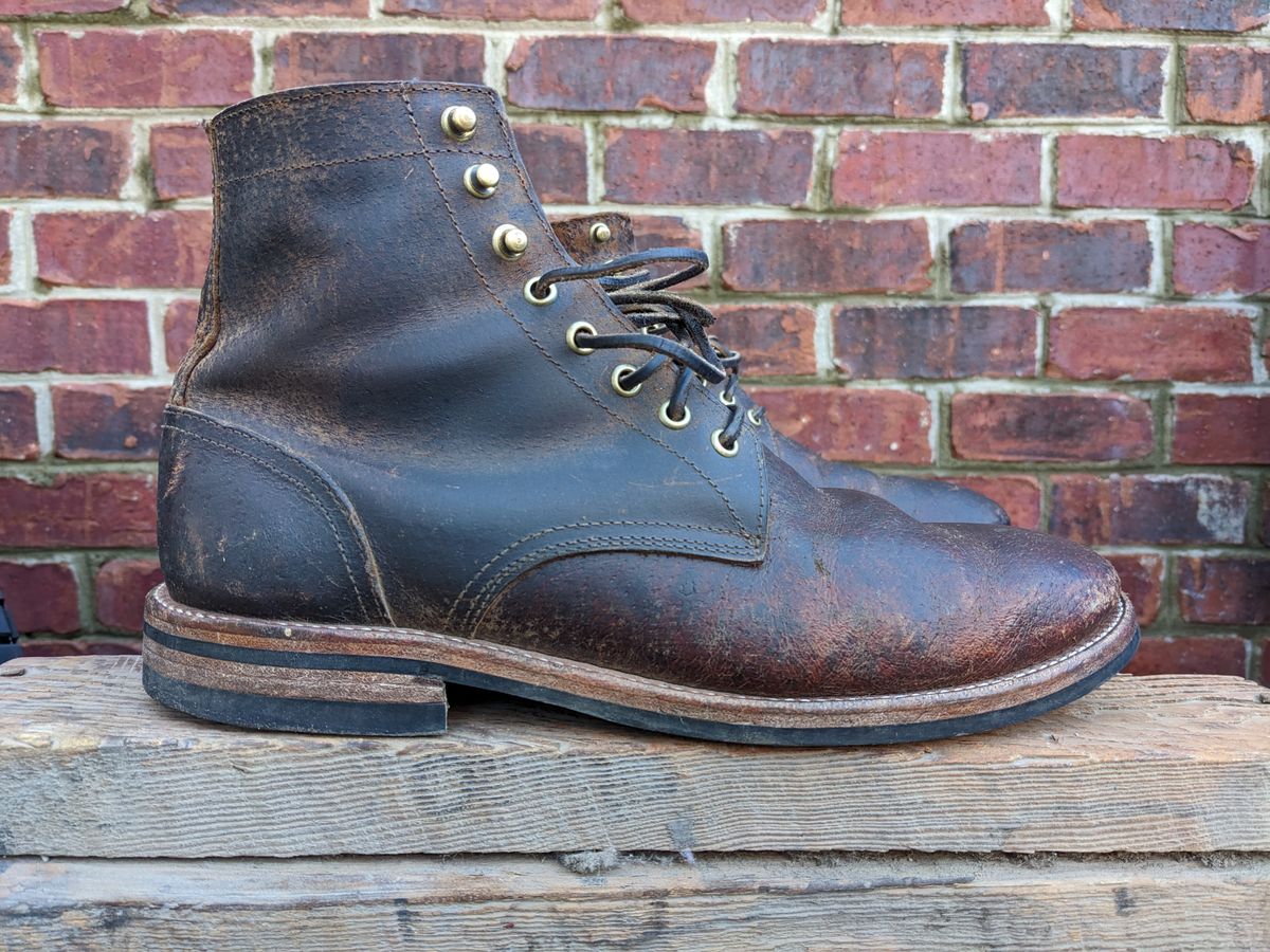 Photo by Lazy_Spread on January 4, 2023 of the Oak Street Bootmakers Trench Boot in Dark Waxy Wild Boar.