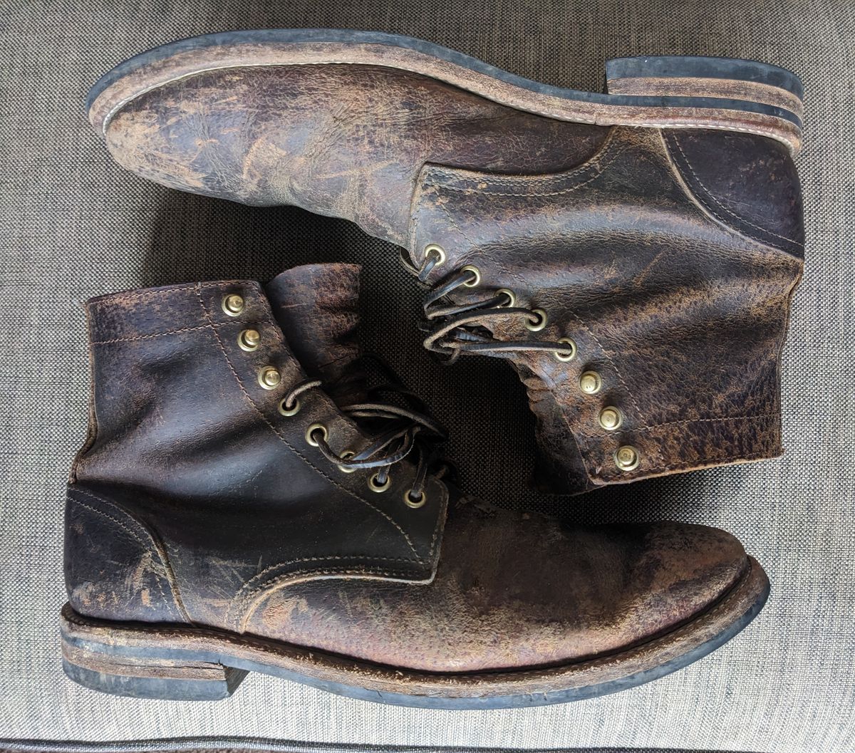 Photo by Lazy_Spread on March 4, 2023 of the Oak Street Bootmakers Trench Boot in Dark Waxy Wild Boar.