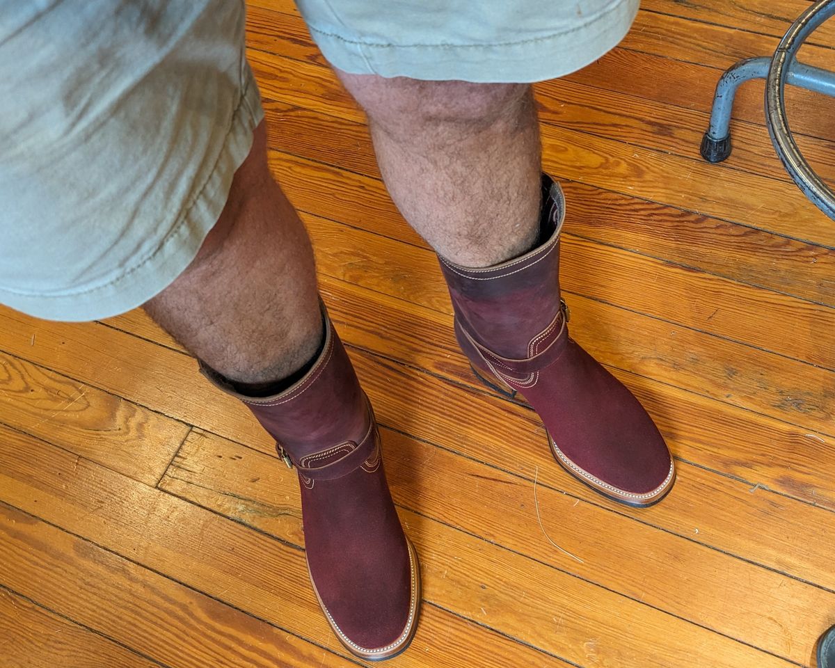 Photo by Lazy_Spread on October 5, 2023 of the Unsung U 22-2 Engineer Boot in Horween Burgundy Workshoe Butt Roughout.