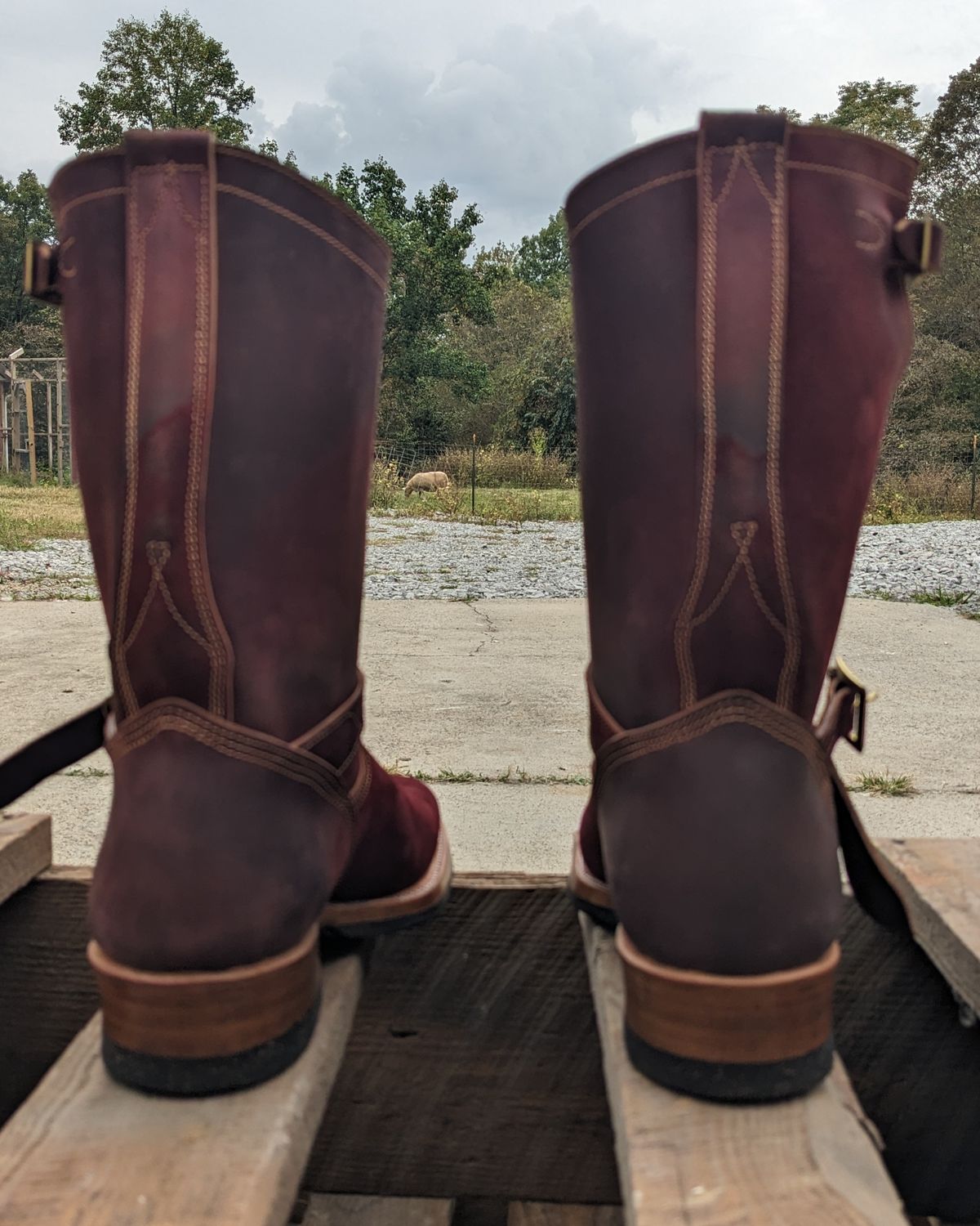 Photo by Lazy_Spread on October 5, 2023 of the Unsung U 22-2 Engineer Boot in Horween Burgundy Workshoe Butt Roughout.