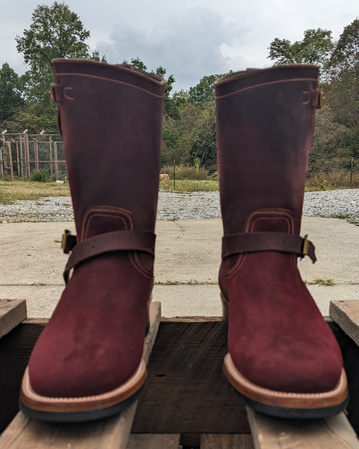 Photo by Lazy_Spread on October 5, 2023 of the Unsung U 22-2 Engineer Boot in Horween Burgundy Workshoe Butt Roughout.