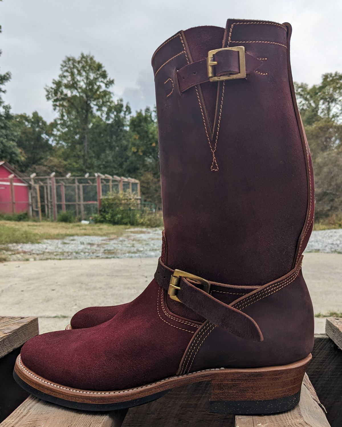 Photo by Lazy_Spread on October 5, 2023 of the Unsung U 22-2 Engineer Boot in Horween Burgundy Workshoe Butt Roughout.