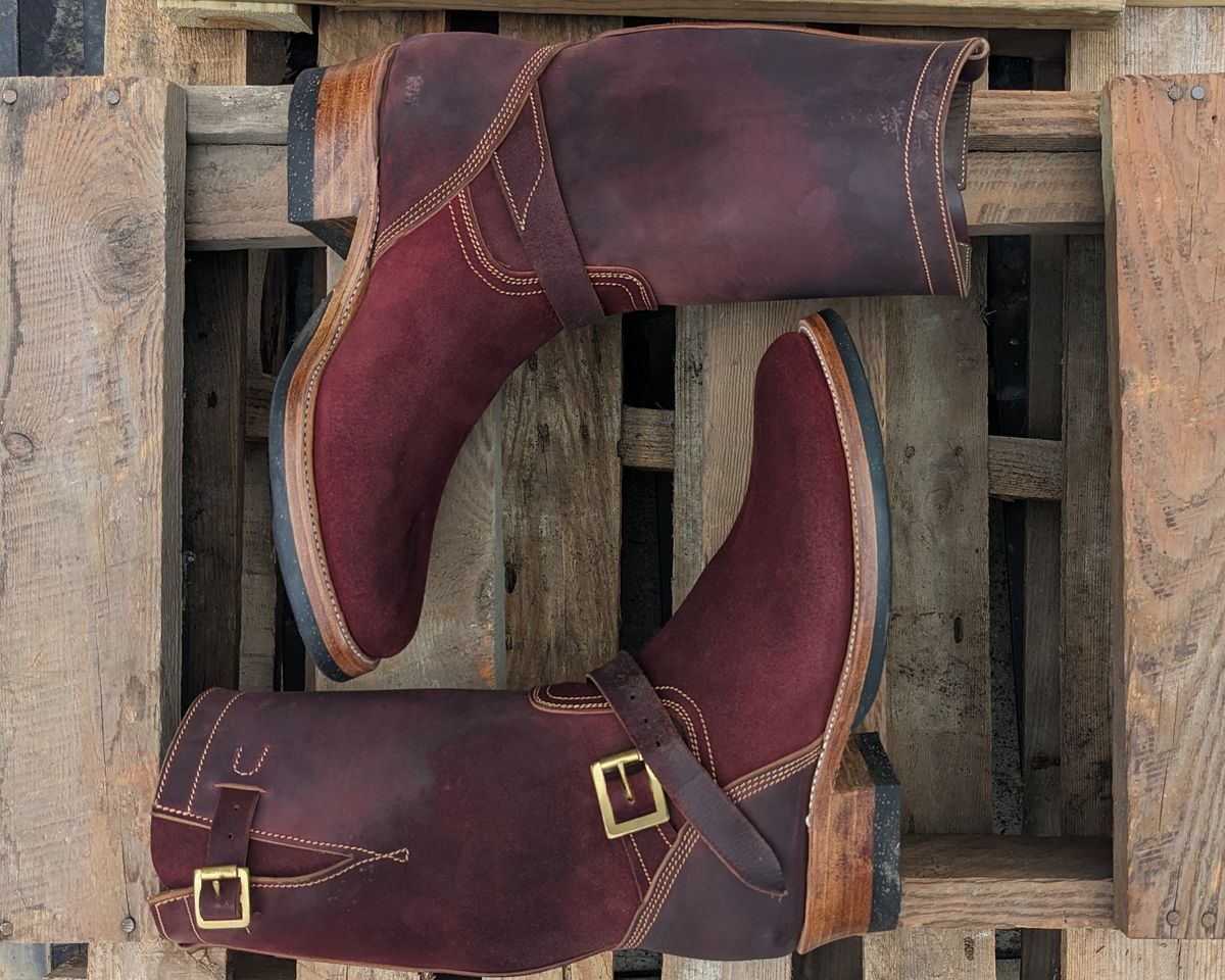 Photo by Lazy_Spread on October 5, 2023 of the Unsung U 22-2 Engineer Boot in Horween Burgundy Workshoe Butt Roughout.