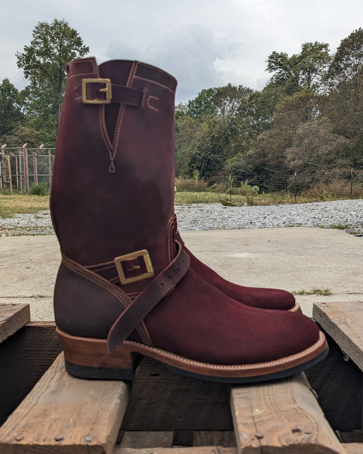Photo by Lazy_Spread on October 5, 2023 of the Unsung U 22-2 Engineer Boot in Horween Burgundy Workshoe Butt Roughout.