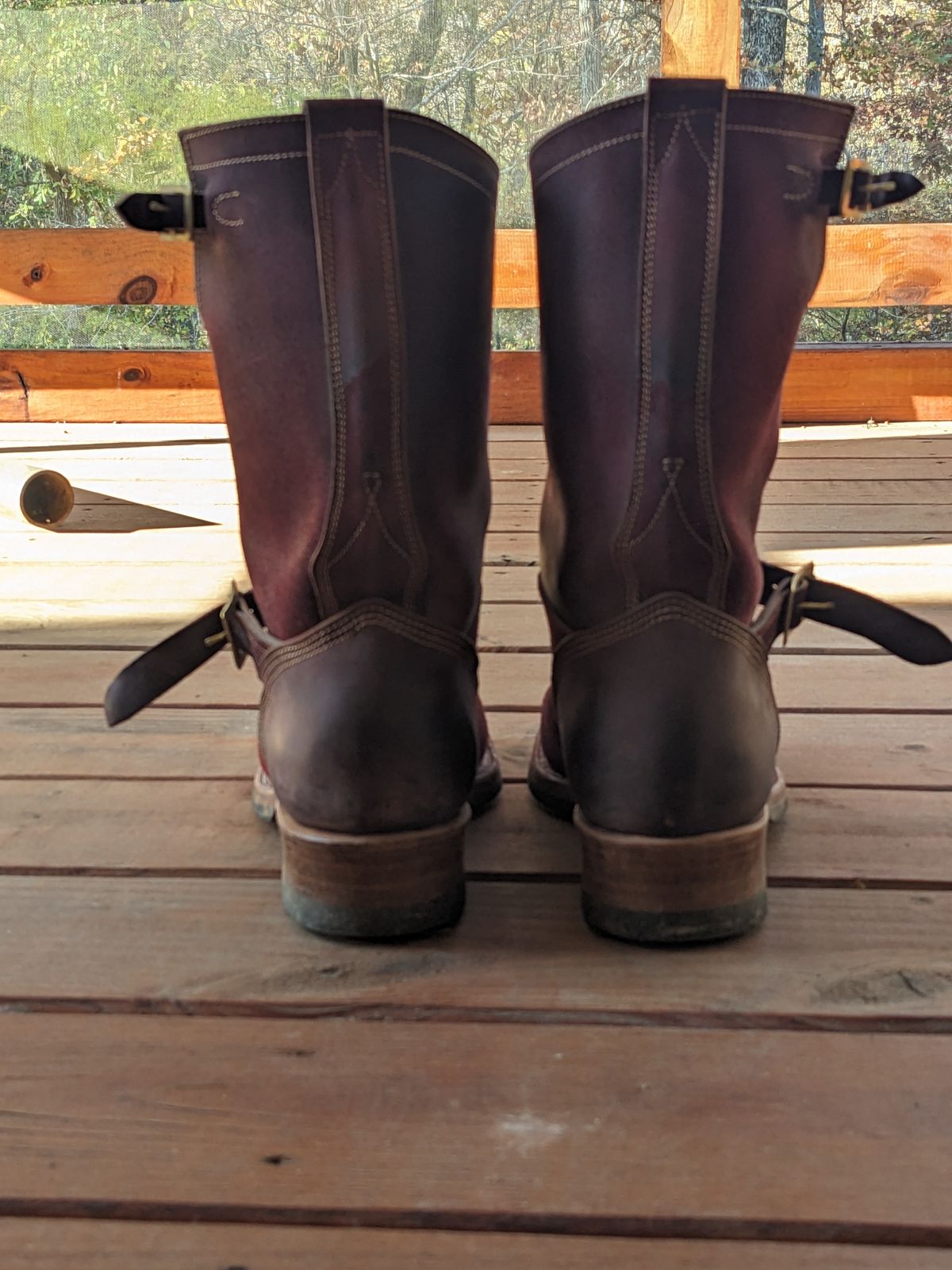 Photo by Lazy_Spread on November 5, 2023 of the Unsung U 22-2 Engineer Boot in Horween Burgundy Workshoe Butt Roughout.
