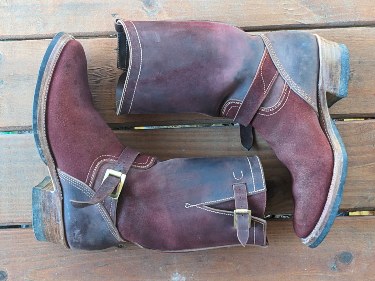 Photo by Lazy_Spread on November 5, 2023 of the Unsung U 22-2 Engineer Boot in Horween Burgundy Workshoe Butt Roughout.