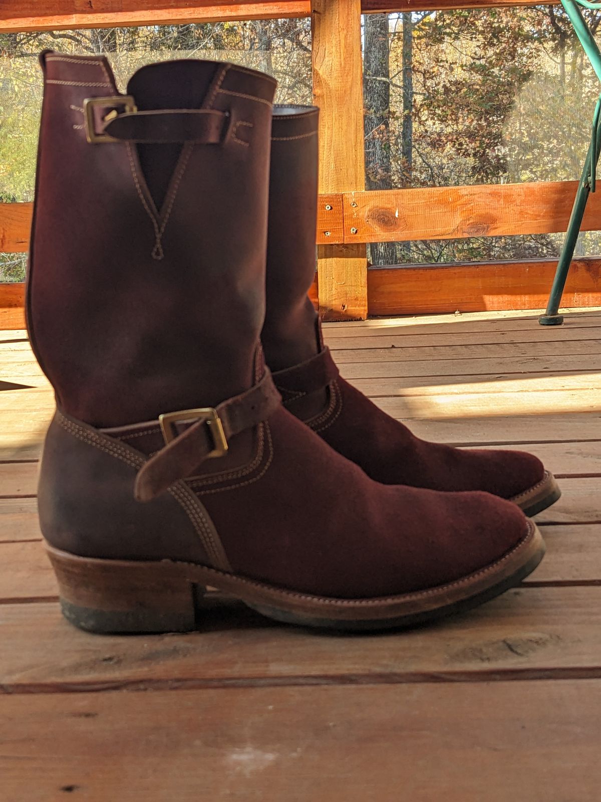 Photo by Lazy_Spread on November 5, 2023 of the Unsung U 22-2 Engineer Boot in Horween Burgundy Workshoe Butt Roughout.