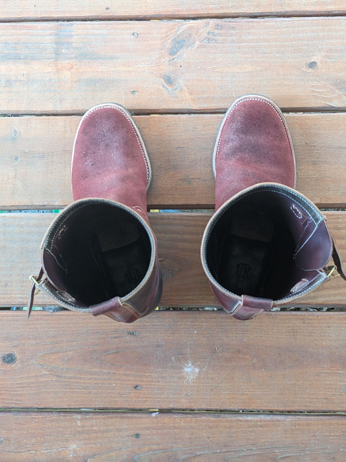 Photo by Lazy_Spread on November 5, 2023 of the Unsung U 22-2 Engineer Boot in Horween Burgundy Workshoe Butt Roughout.