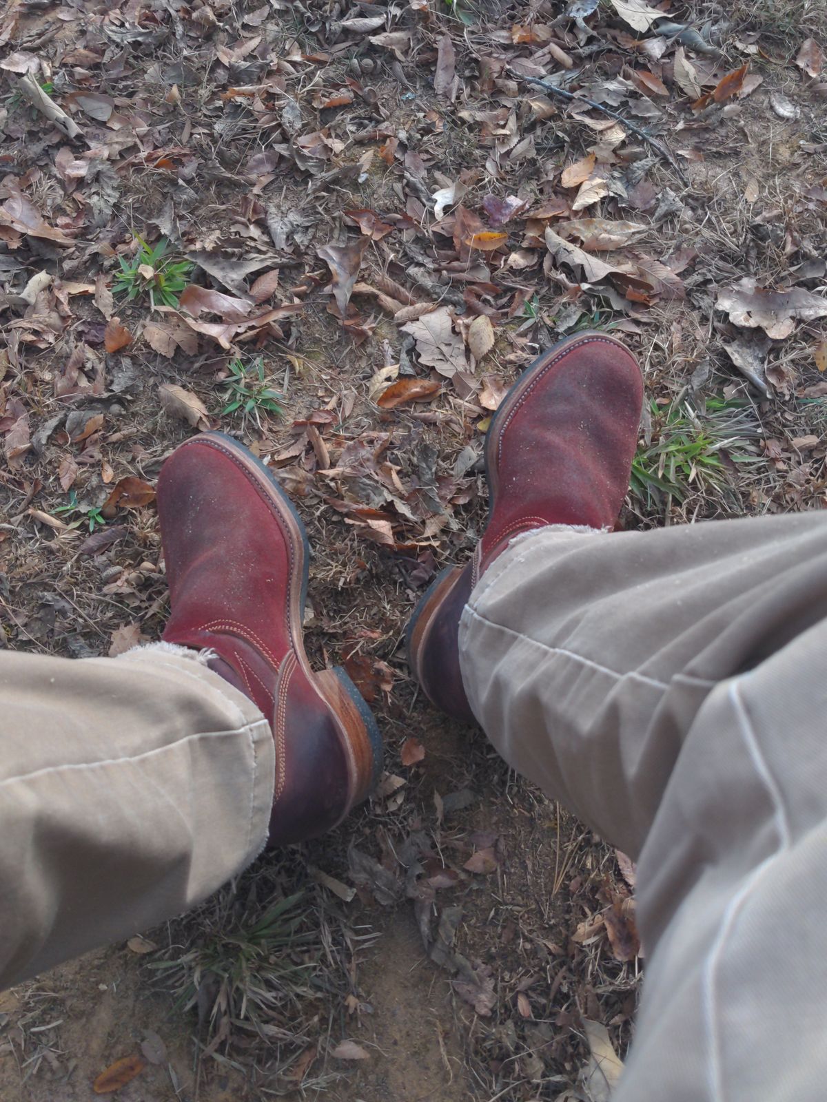 Photo by Lazy_Spread on November 13, 2023 of the Unsung U 22-2 Engineer Boot in Horween Burgundy Workshoe Butt Roughout.