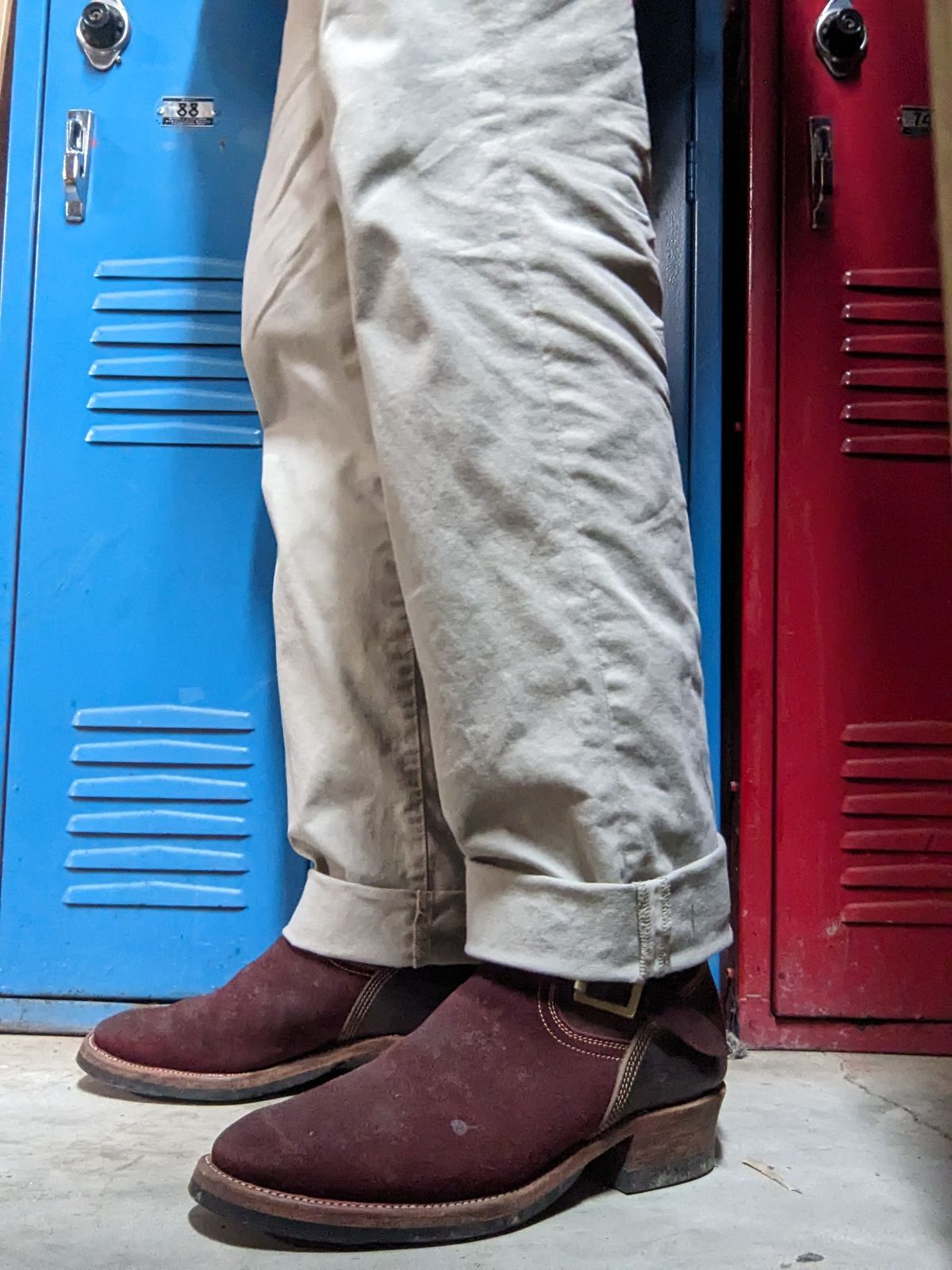 Photo by Lazy_Spread on November 24, 2023 of the Unsung U 22-2 Engineer Boot in Horween Burgundy Workshoe Butt Roughout.