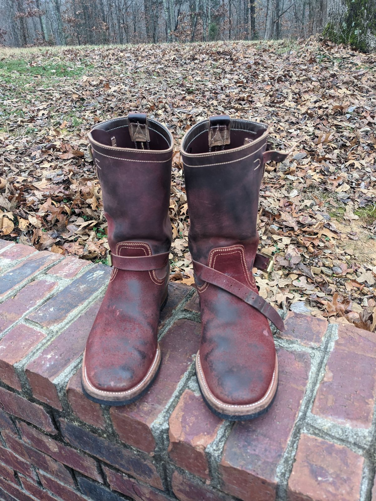 Photo by Lazy_Spread on December 4, 2023 of the Unsung U 22-2 Engineer Boot in Horween Burgundy Workshoe Butt Roughout.
