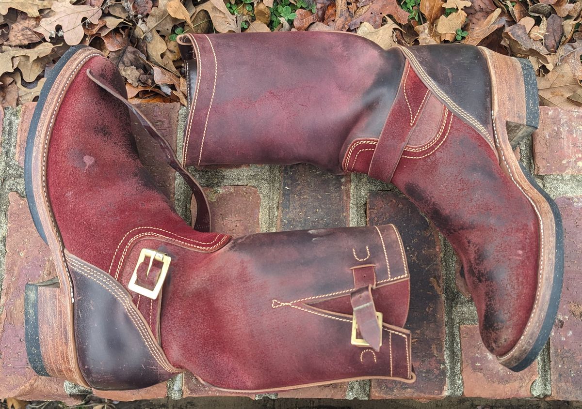 Photo by Lazy_Spread on December 4, 2023 of the Unsung U 22-2 Engineer Boot in Horween Burgundy Workshoe Butt Roughout.