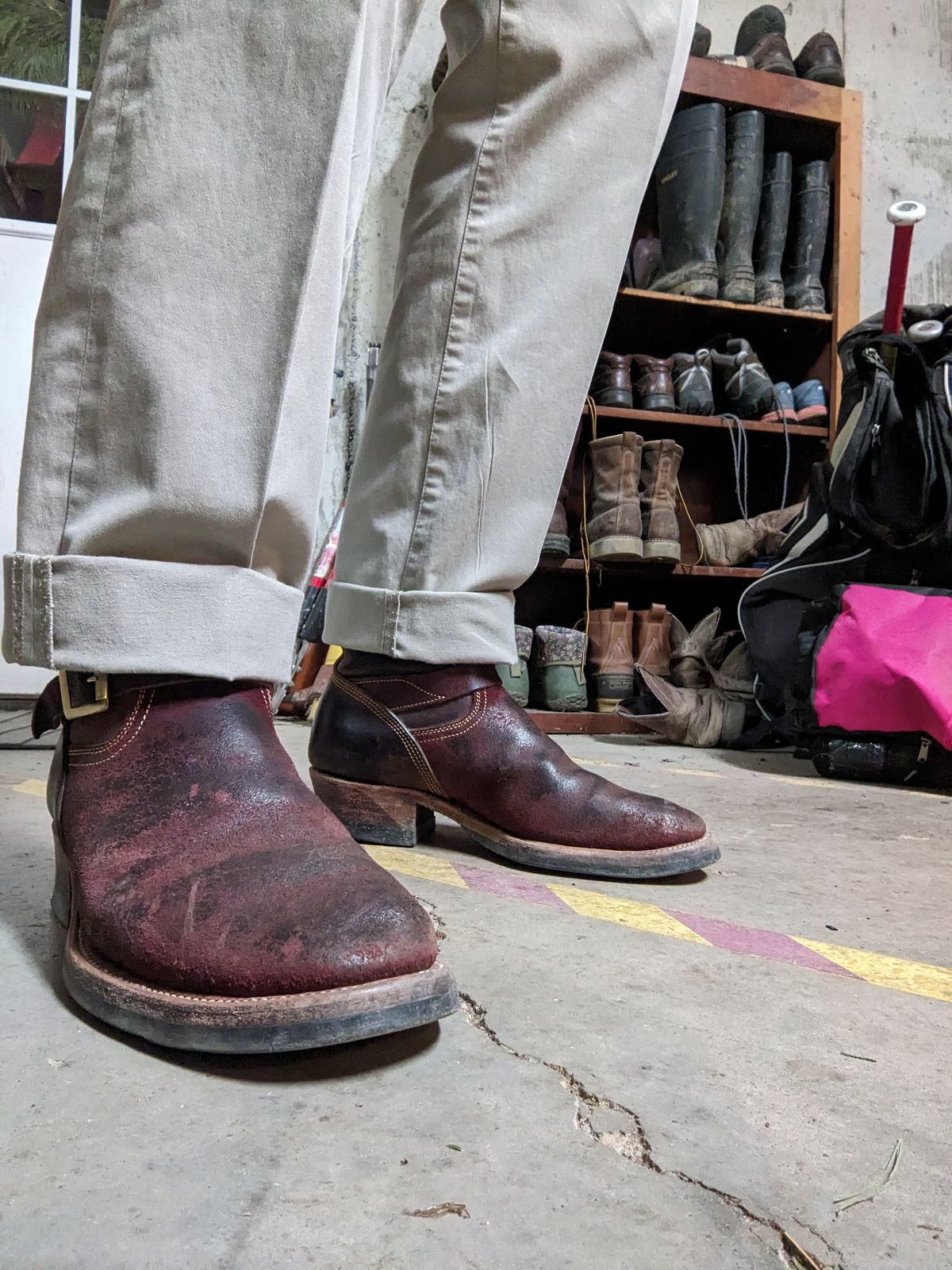 Photo by Lazy_Spread on January 5, 2024 of the Unsung U 22-2 Engineer Boot in Horween Burgundy Workshoe Butt Roughout.