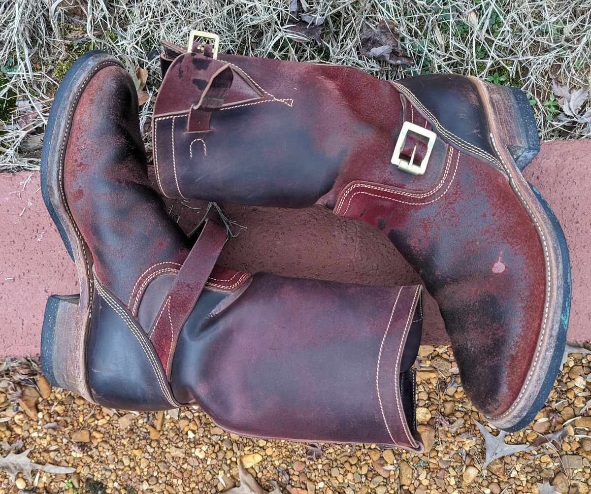 Photo by Lazy_Spread on February 4, 2024 of the Unsung U 22-2 Engineer Boot in Horween Burgundy Workshoe Butt Roughout.