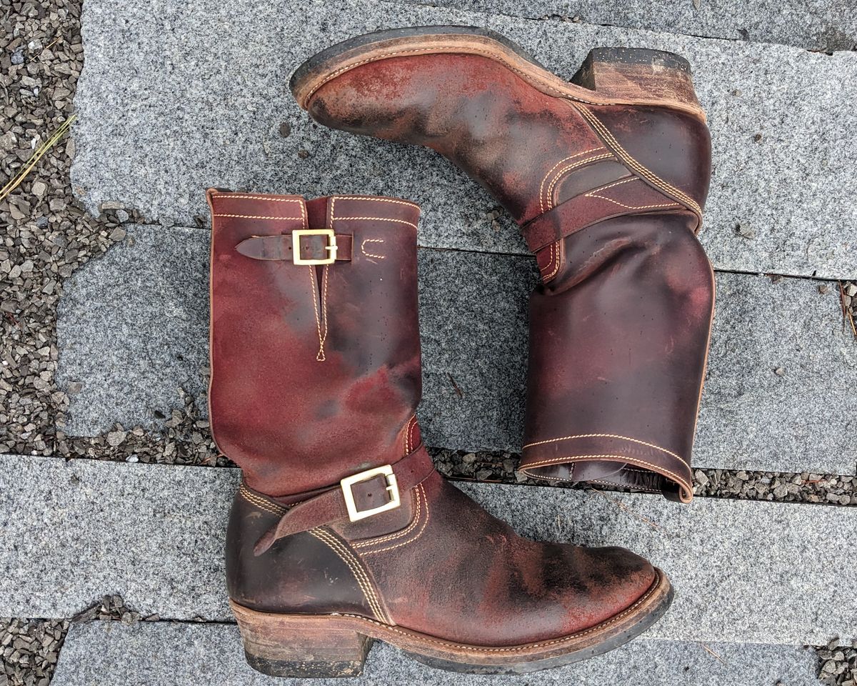 Photo by Lazy_Spread on March 1, 2024 of the Unsung U 22-2 Engineer Boot in Horween Burgundy Workshoe Butt Roughout.