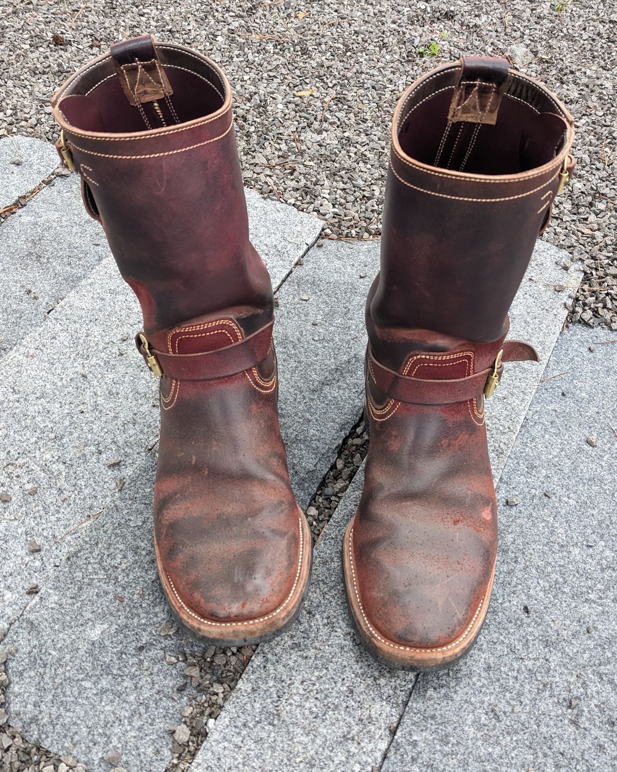 Photo by Lazy_Spread on March 1, 2024 of the Unsung U 22-2 Engineer Boot in Horween Burgundy Workshoe Butt Roughout.