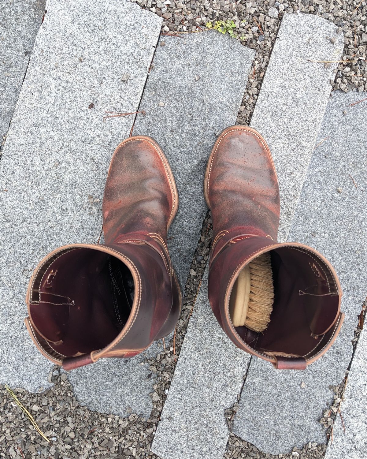 Photo by Lazy_Spread on March 1, 2024 of the Unsung U 22-2 Engineer Boot in Horween Burgundy Workshoe Butt Roughout.