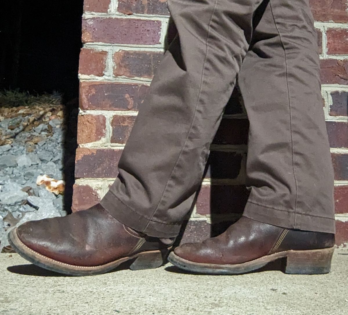 Photo by Lazy_Spread on March 13, 2024 of the Unsung U 22-2 Engineer Boot in Horween Burgundy Workshoe Butt Roughout.