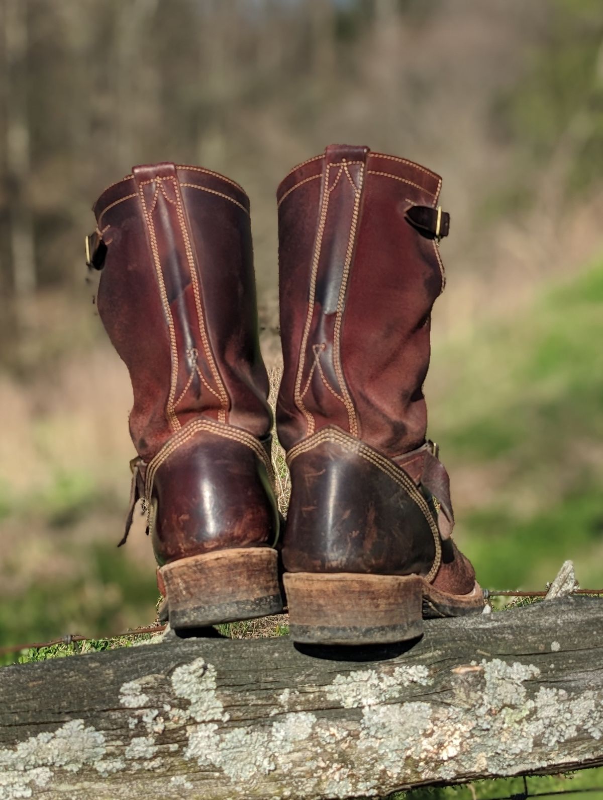 Photo by Lazy_Spread on April 5, 2024 of the Unsung U 22-2 Engineer Boot in Horween Burgundy Workshoe Butt Roughout.