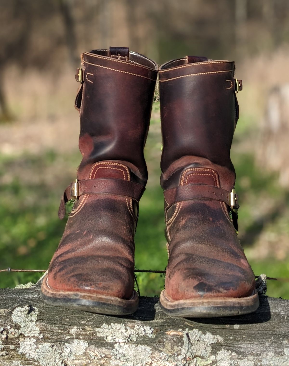 Photo by Lazy_Spread on April 5, 2024 of the Unsung U 22-2 Engineer Boot in Horween Burgundy Workshoe Butt Roughout.