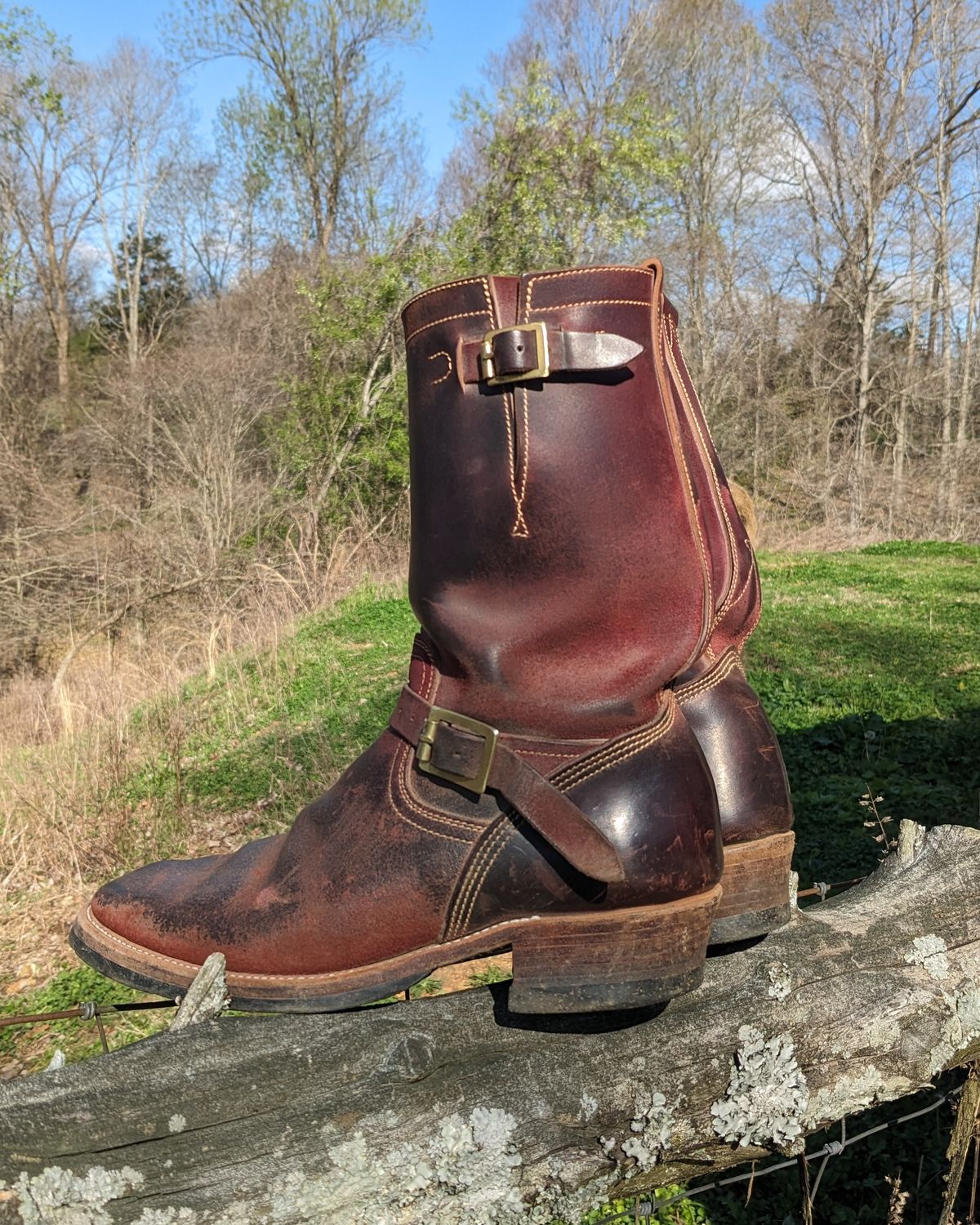 Photo by Lazy_Spread on April 5, 2024 of the Unsung U 22-2 Engineer Boot in Horween Burgundy Workshoe Butt Roughout.