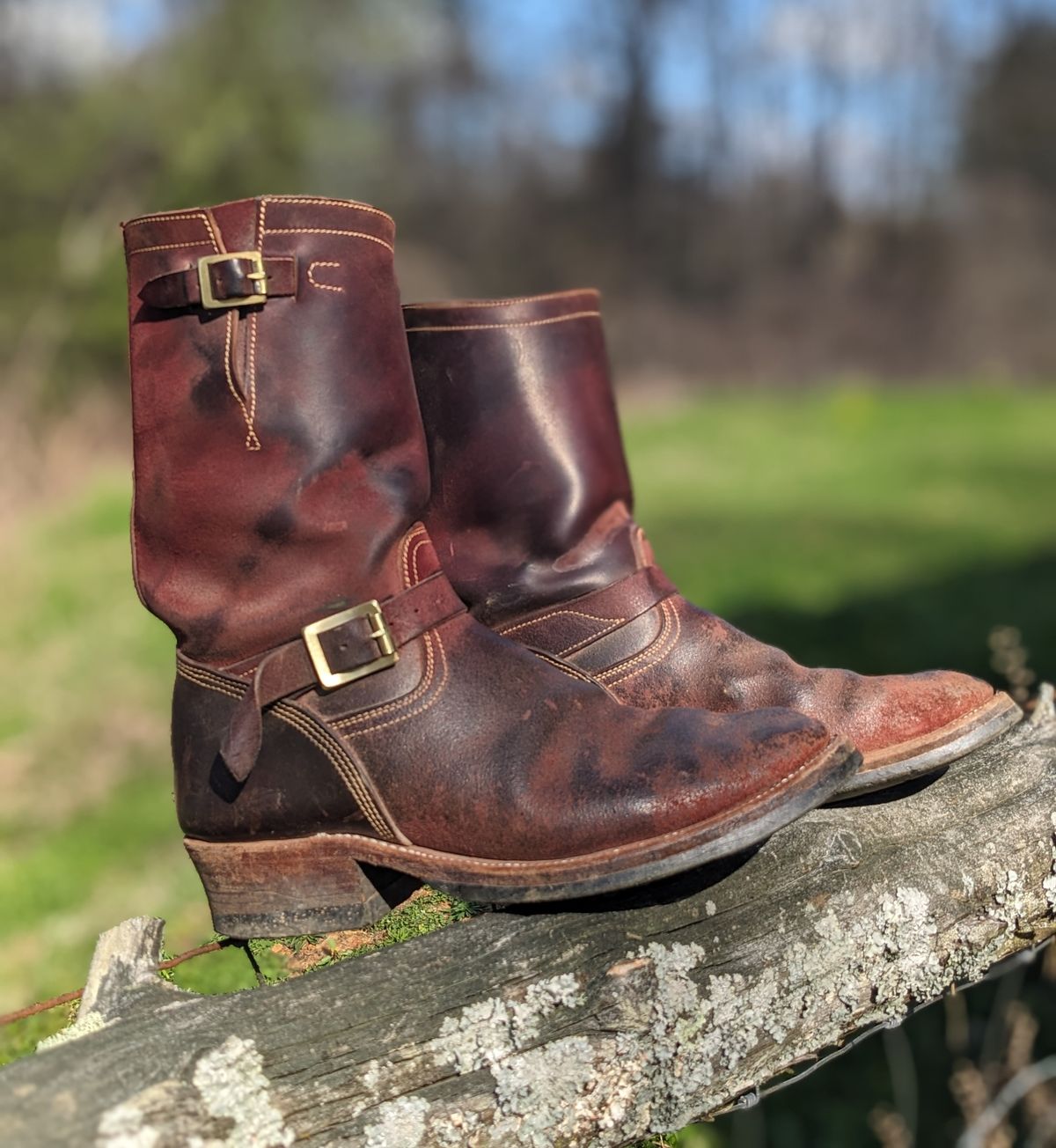 Photo by Lazy_Spread on April 5, 2024 of the Unsung U 22-2 Engineer Boot in Horween Burgundy Workshoe Butt Roughout.