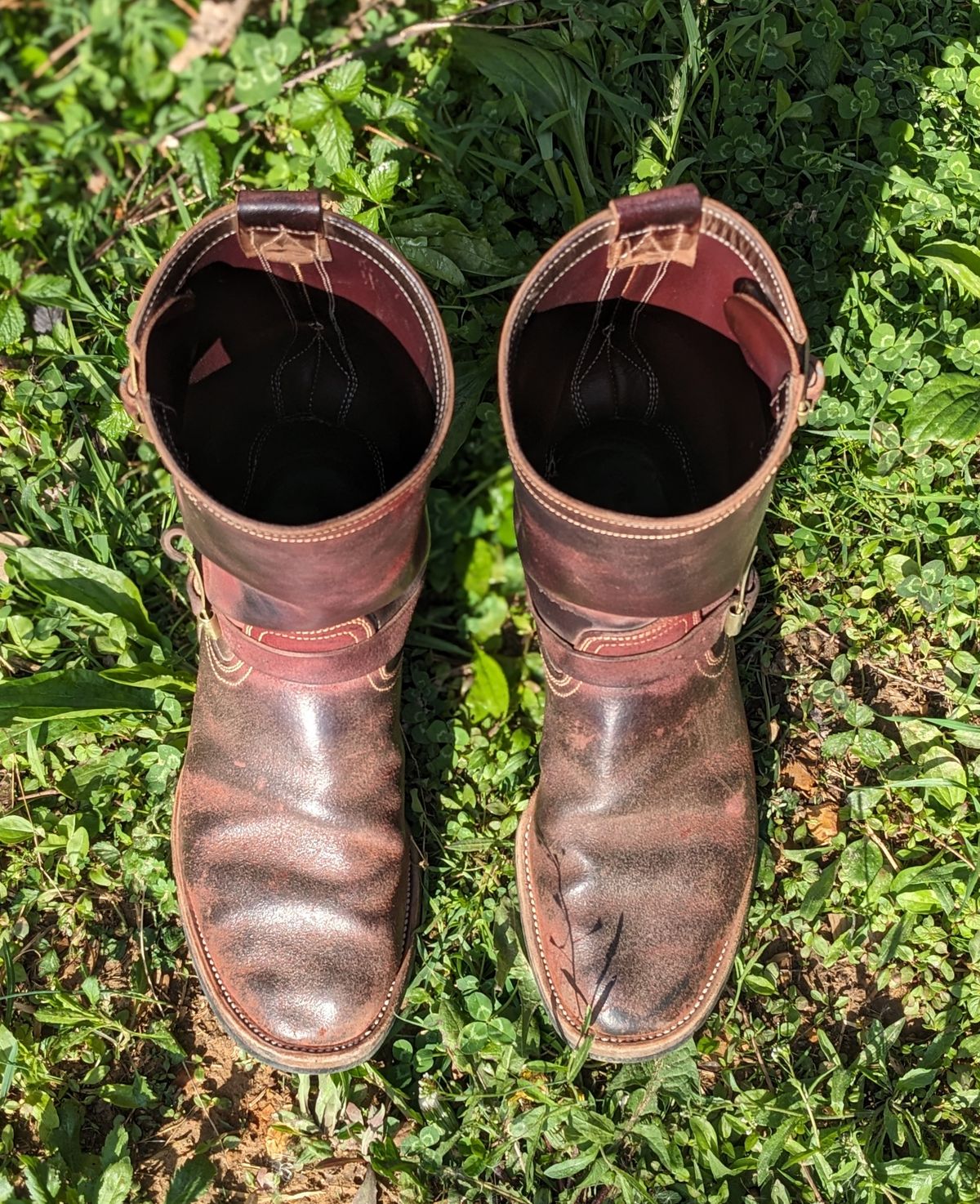 Photo by Lazy_Spread on April 5, 2024 of the Unsung U 22-2 Engineer Boot in Horween Burgundy Workshoe Butt Roughout.