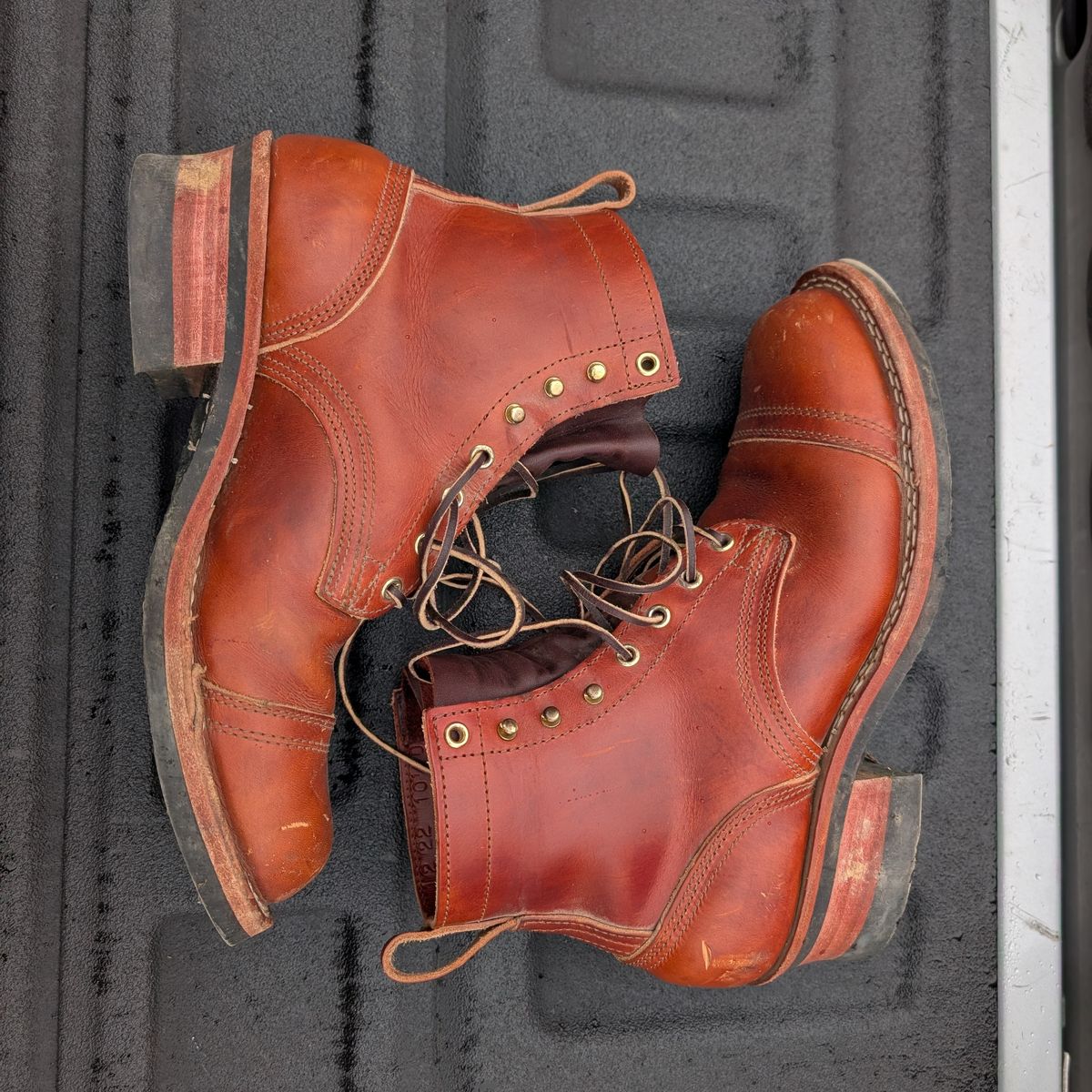 Photo by Lazy_Spread on November 1, 2025 of the Nicks MTO in Wickett & Craig Tan Oiled Latigo.