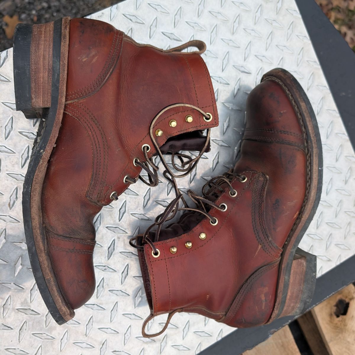 Photo by Lazy_Spread on December 3, 2025 of the Nicks MTO in Wickett & Craig Tan Oiled Latigo.