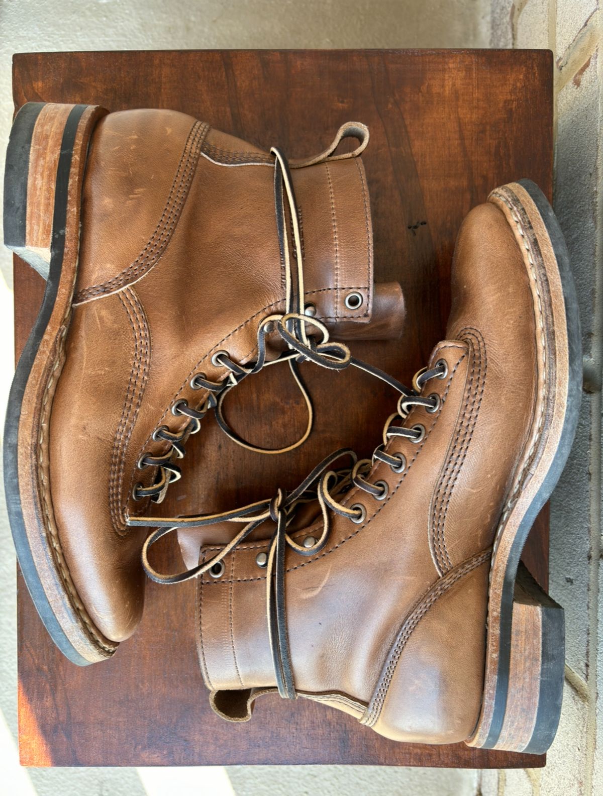 Photo by babblingboots on November 5, 2023 of the White's 350 Cutter in Horween Natural Chromexcel.