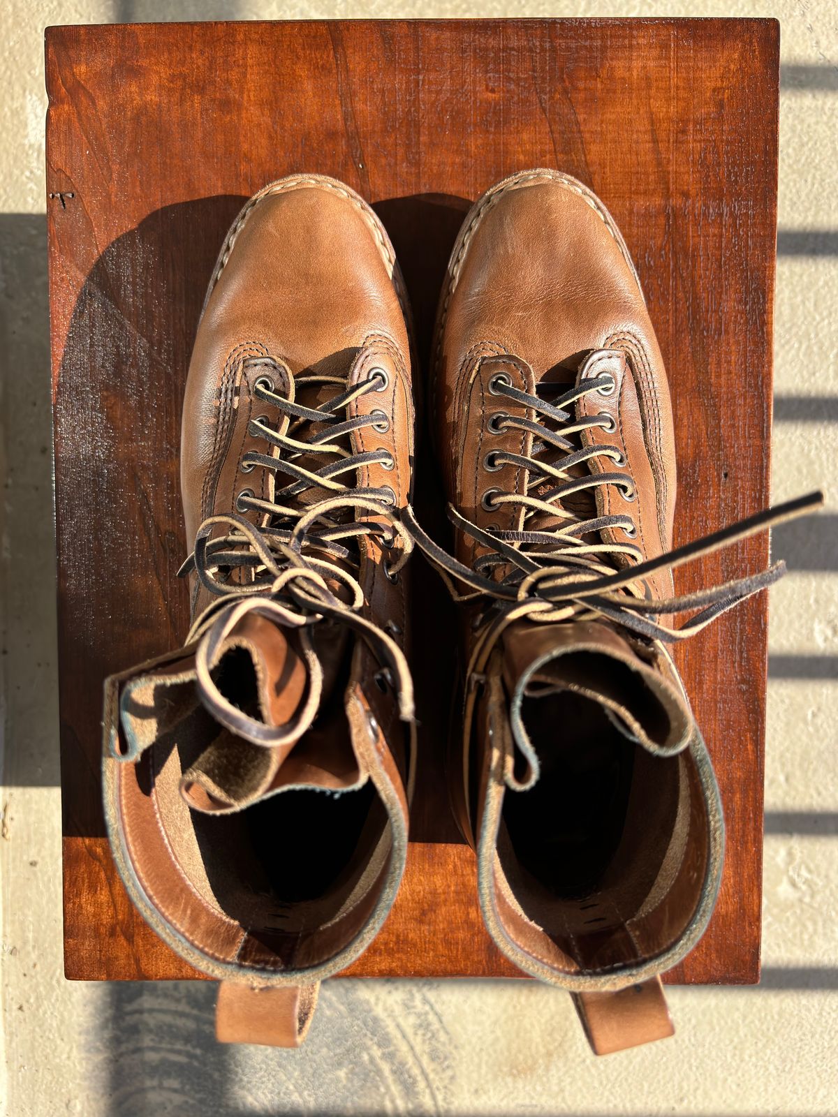 Photo by babblingboots on November 5, 2023 of the White's 350 Cutter in Horween Natural Chromexcel.