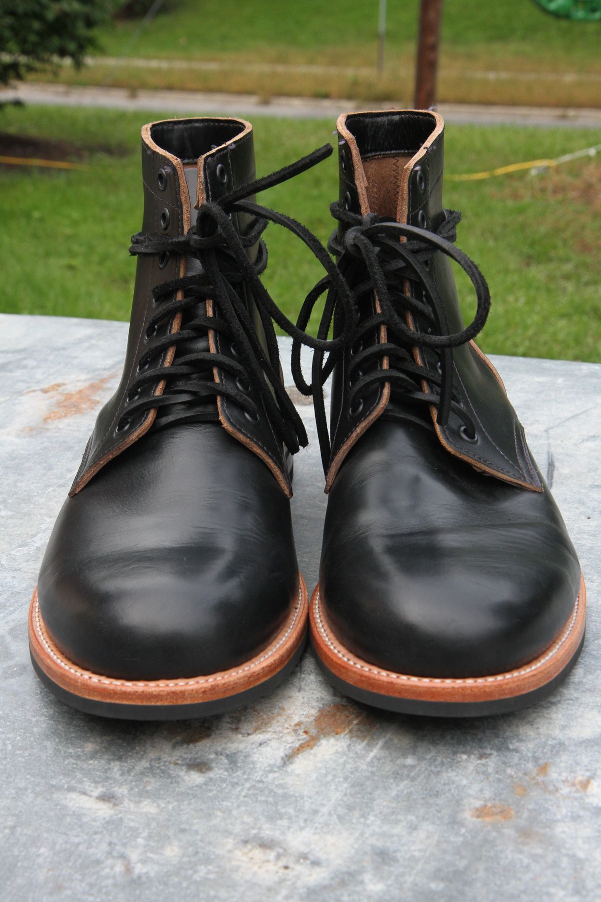 Photo by foot.siebitch on October 1, 2022 of the Oak Street Bootmakers Trench Boot in Horween Black Chromexcel.