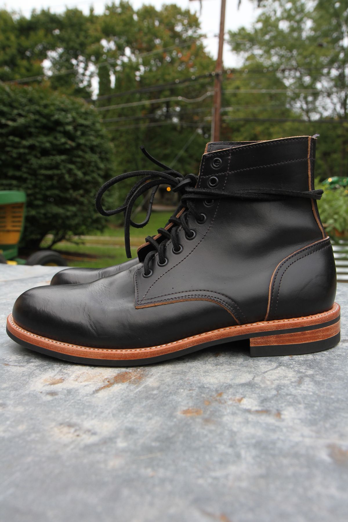 Photo by foot.siebitch on October 1, 2022 of the Oak Street Bootmakers Trench Boot in Horween Black Chromexcel.