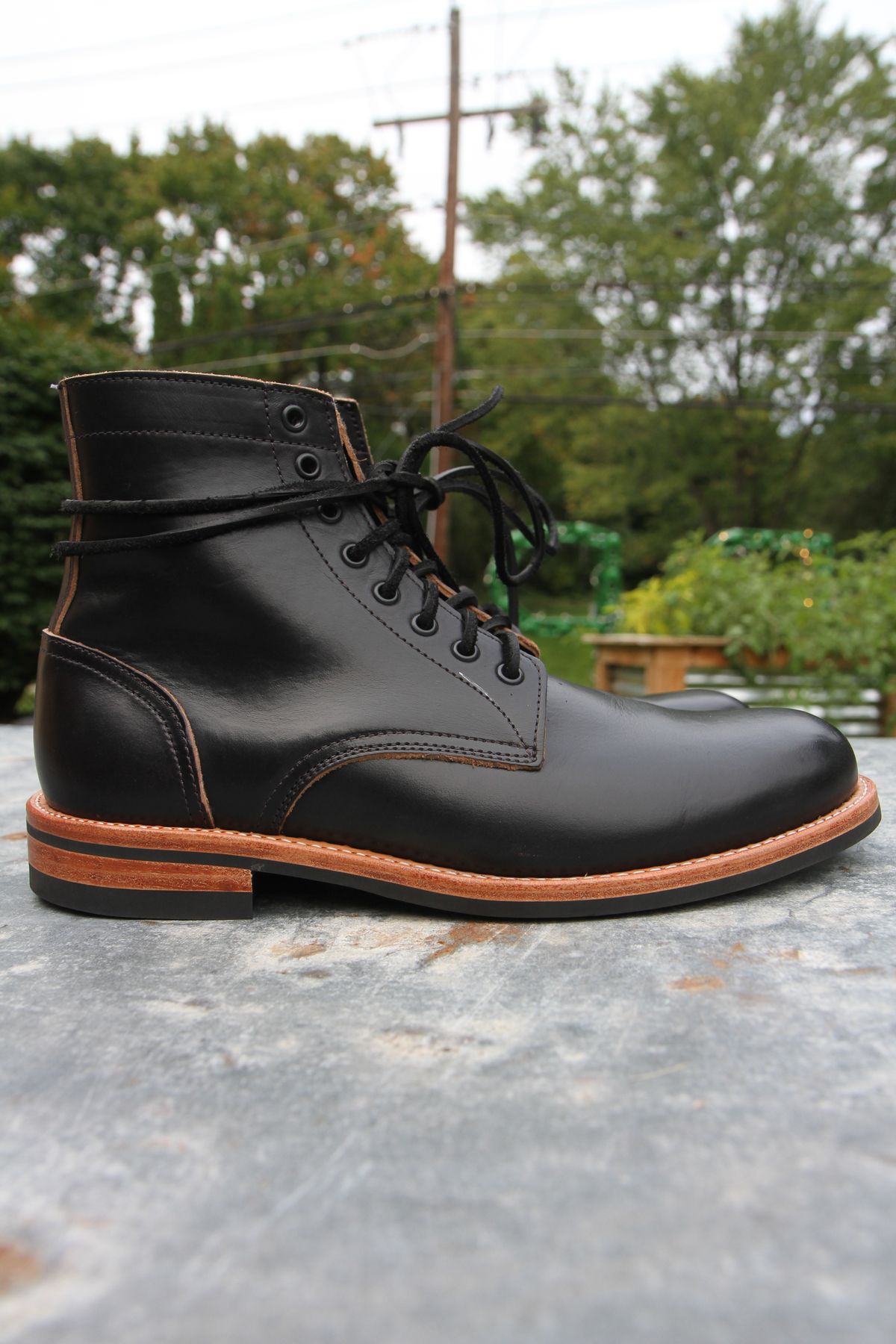 Photo by foot.siebitch on October 1, 2022 of the Oak Street Bootmakers Trench Boot in Horween Black Chromexcel.