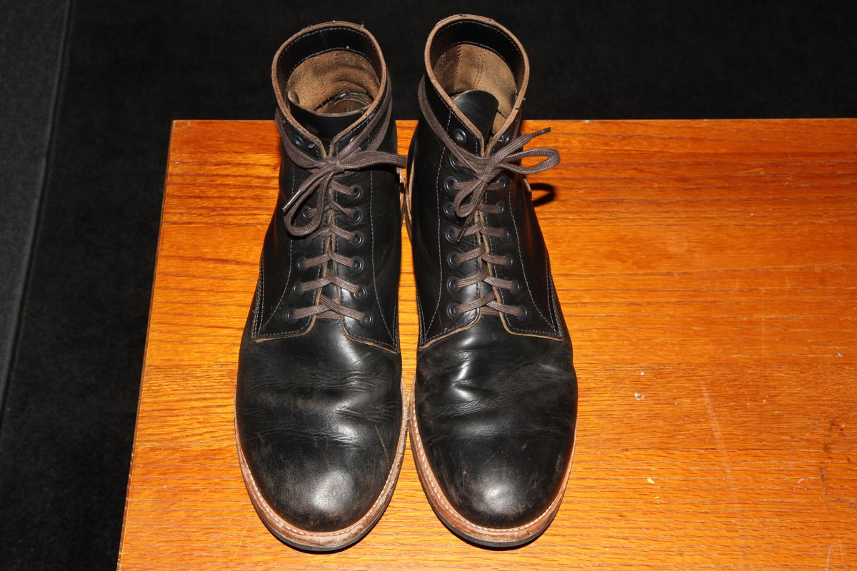 Photo by foot.siebitch on November 6, 2022 of the Oak Street Bootmakers Trench Boot in Horween Black Chromexcel.