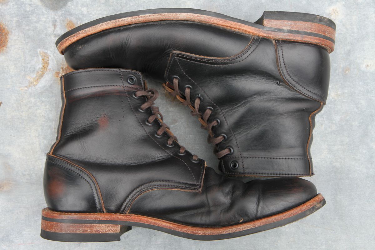 Photo by foot.siebitch on December 3, 2022 of the Oak Street Bootmakers Trench Boot in Horween Black Chromexcel.