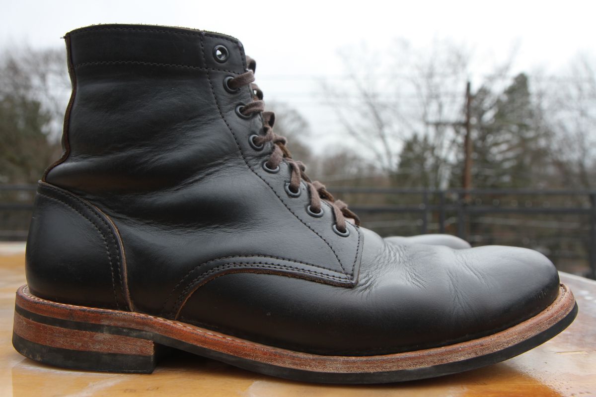 Photo by foot.siebitch on December 3, 2022 of the Oak Street Bootmakers Trench Boot in Horween Black Chromexcel.