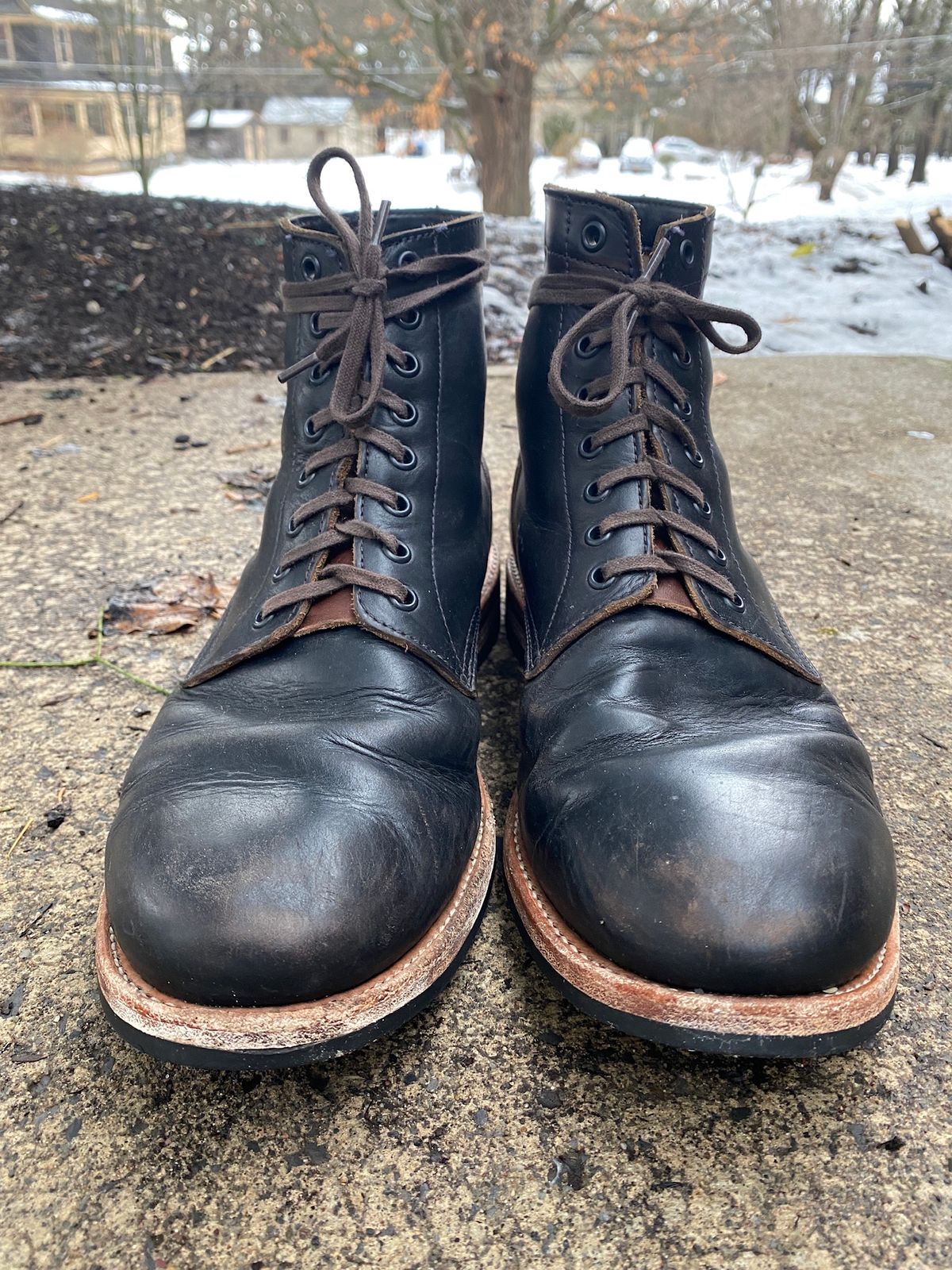 Photo by foot.siebitch on January 2, 2023 of the Oak Street Bootmakers Trench Boot in Horween Black Chromexcel.