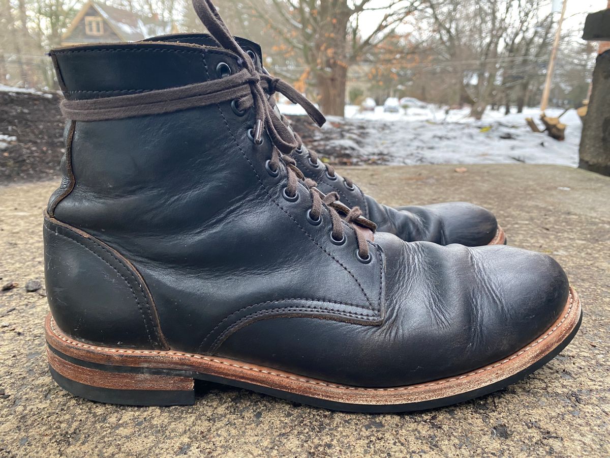 Photo by foot.siebitch on January 2, 2023 of the Oak Street Bootmakers Trench Boot in Horween Black Chromexcel.