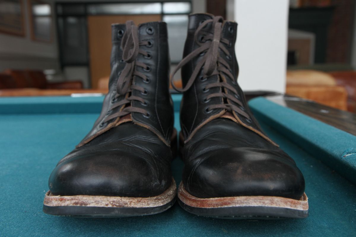 Photo by foot.siebitch on February 4, 2023 of the Oak Street Bootmakers Trench Boot in Horween Black Chromexcel.